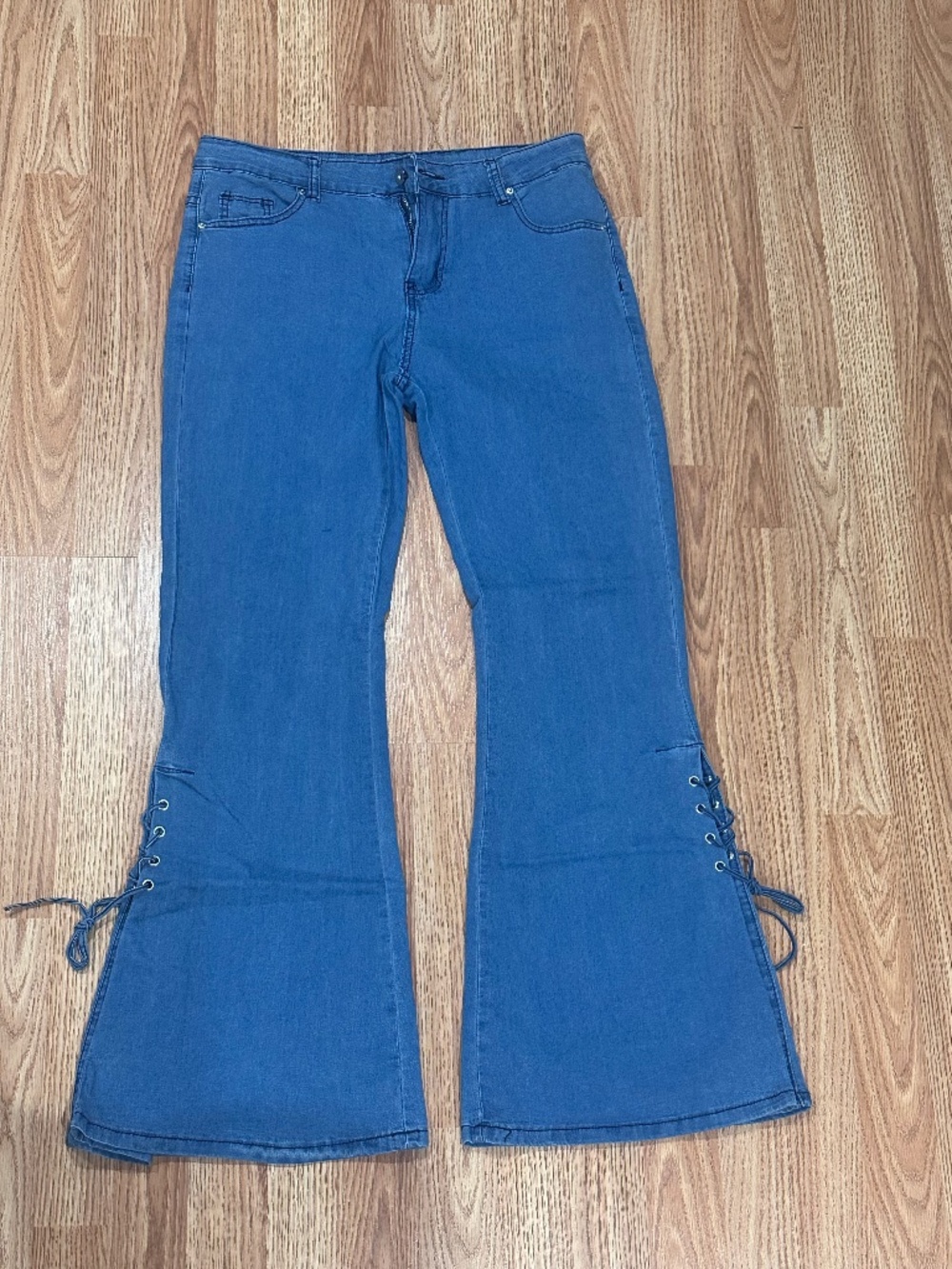 Bellbottom jeans with lace ties